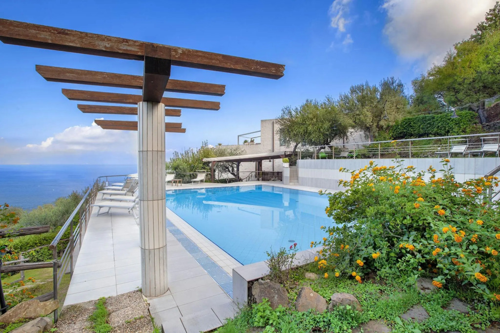 Luxury villa with marvellous terrace overlooking the sea-VILLA LILIANA