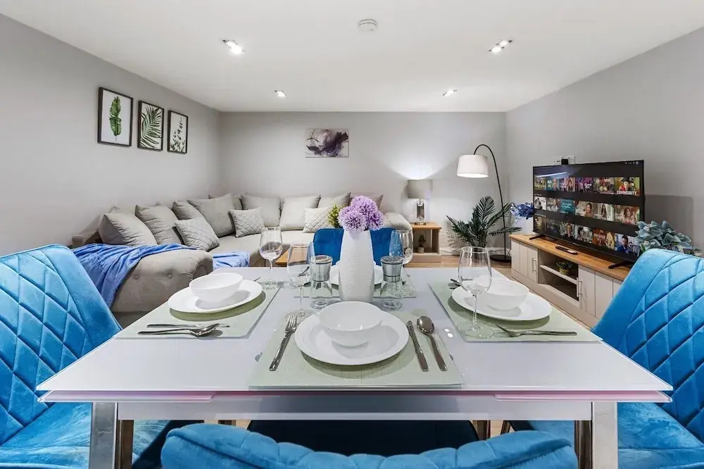 Modern Battersea Suite - London City Retreat