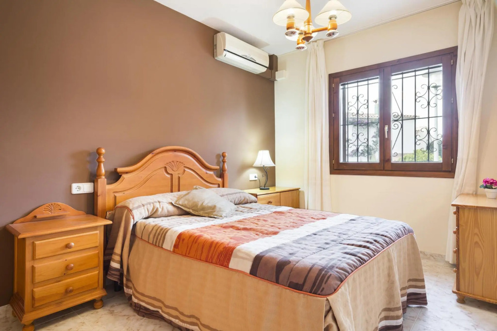 Veni in L'Escala with 3 bedrooms and 1 bathrooms