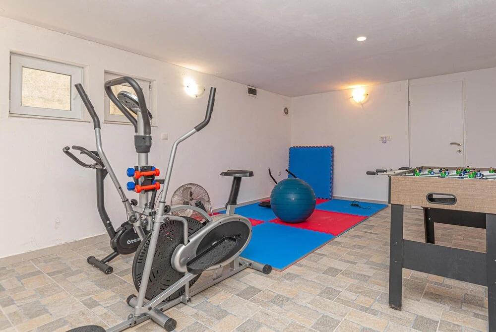 Amazing Home in Grebastica With Wifi and 4 Bedrooms