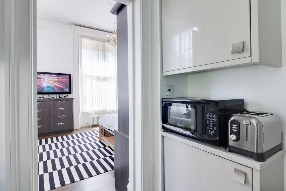 Large Studio Apartment  Central London