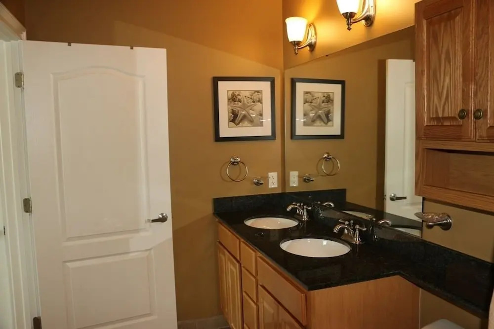 Indies 608 Condo