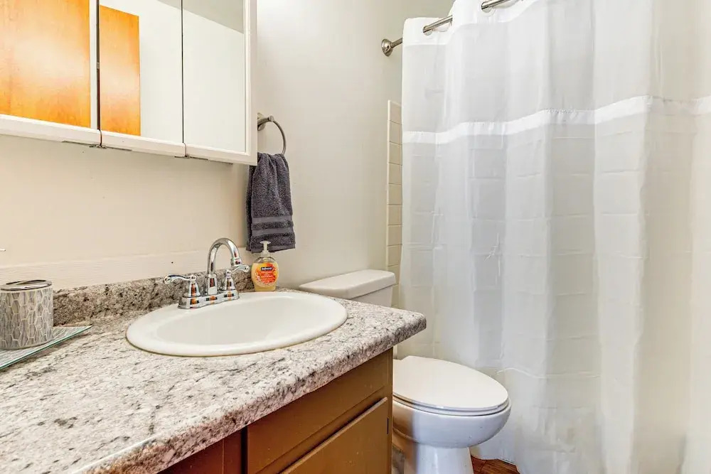 2 Mi to Dwtn Green Bay: Ideally Located Townhome!