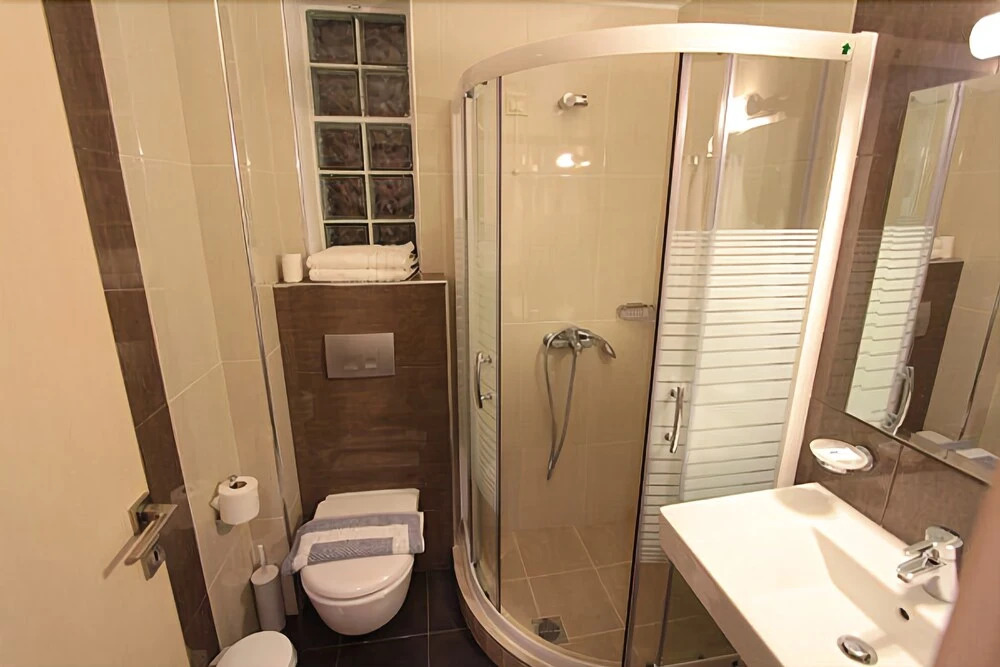 Alarzo Rooms
