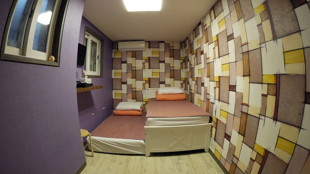 HI Guest House - Hostel