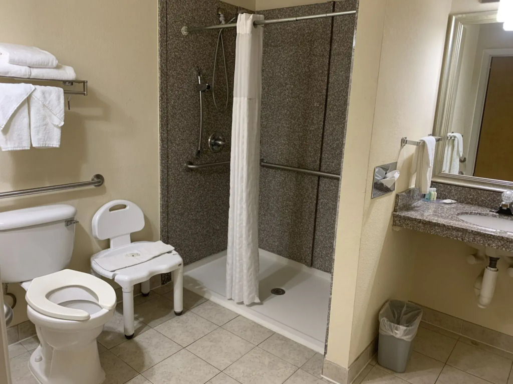 Quality Inn & Suites Pensacola Bayview