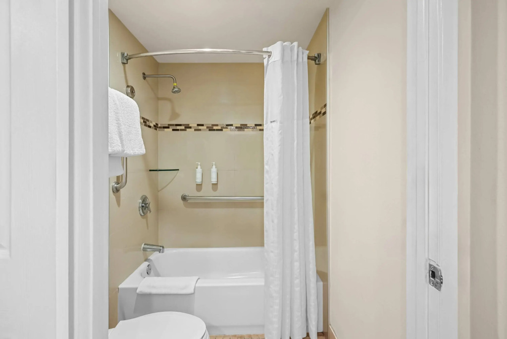 Howard Johnson by Wyndham Pasadena