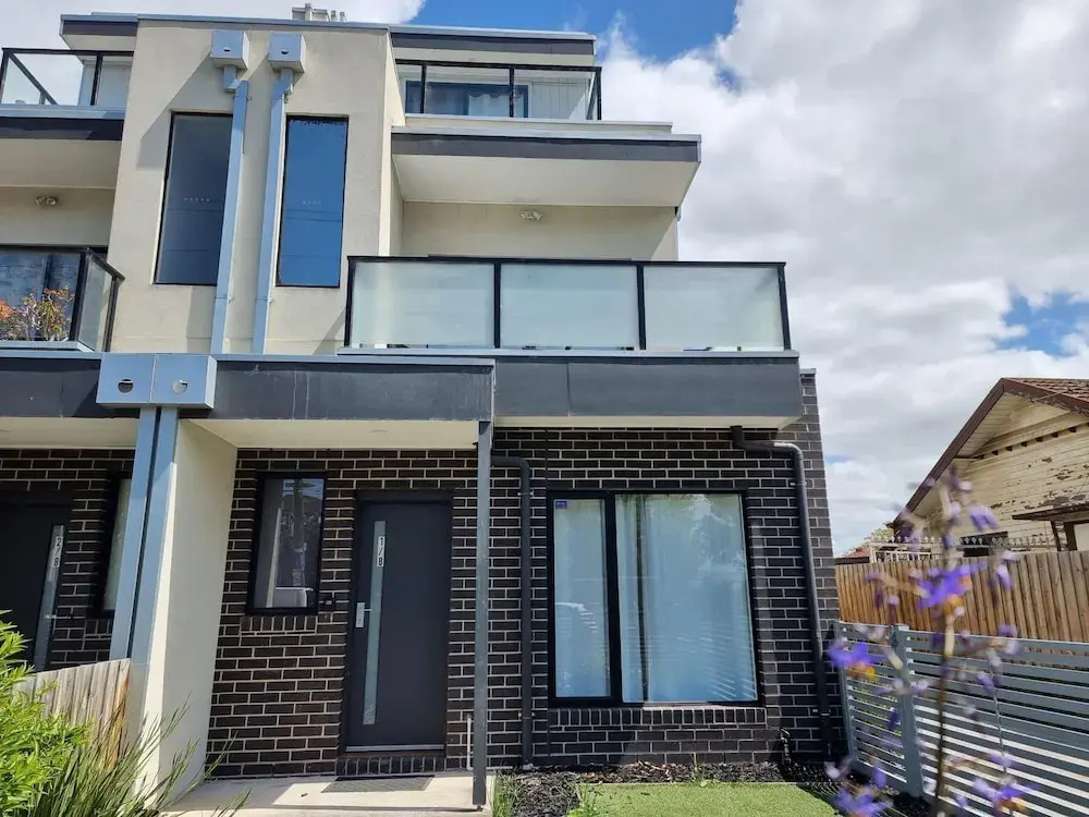 Rosie Townhouse at Gordon - Prime Location