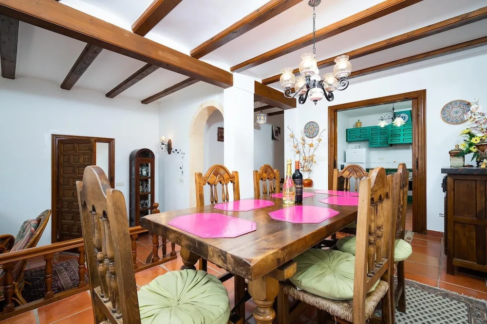 Comfortable 4-bed Villa With Panoramic Views