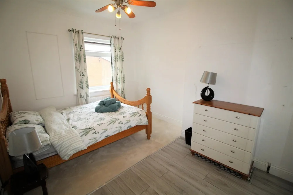Whitley Bay - Sleeps 6 - Dogs Welcome