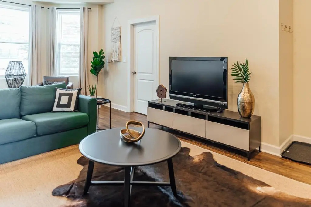 Spacious and Airy Apartment for Big Groups!