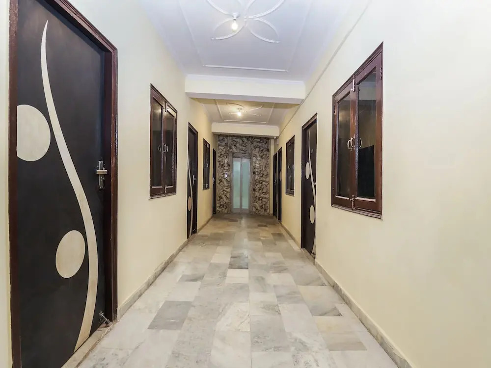 OYO SilverKey 27892 Shanti Complex