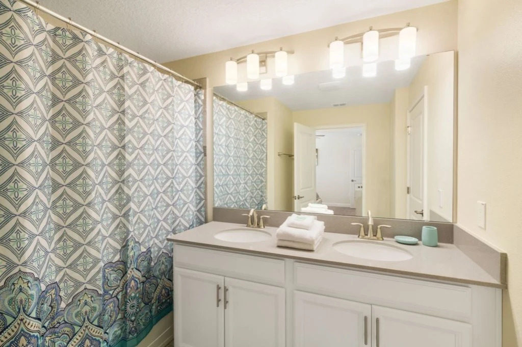 4 Bedrooms 3 Bathrooms Storey Lake 4853 Rc