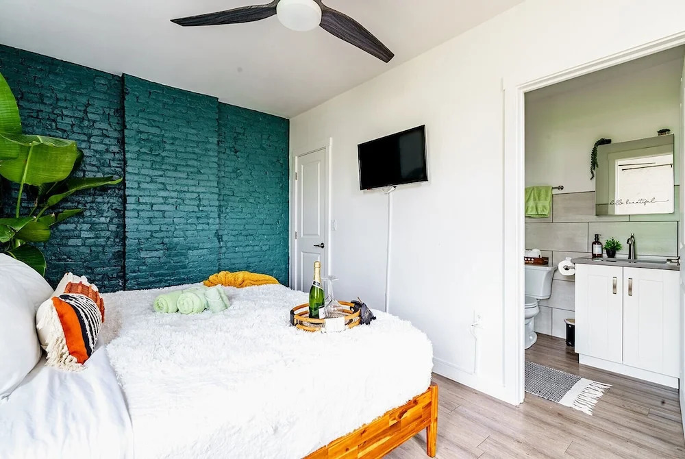 Jungle House Downtown Columbus – Modern Boutique Suites