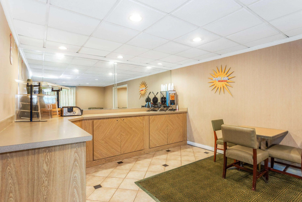 Отель Baymont by Wyndham Orlando South