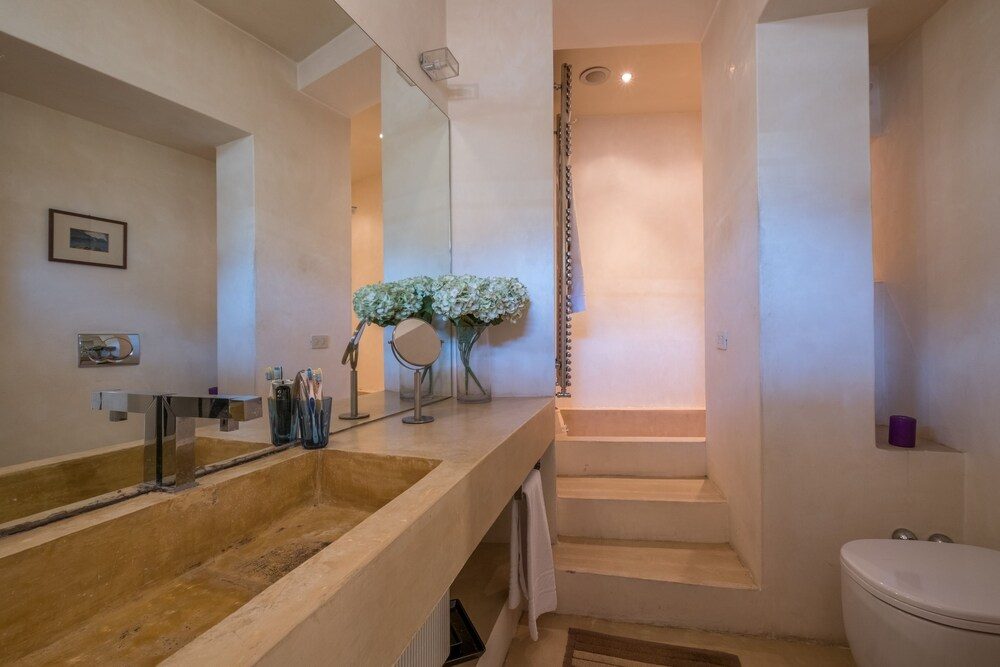 Cosy Suites in Glamorous Santo Spirito PLUS