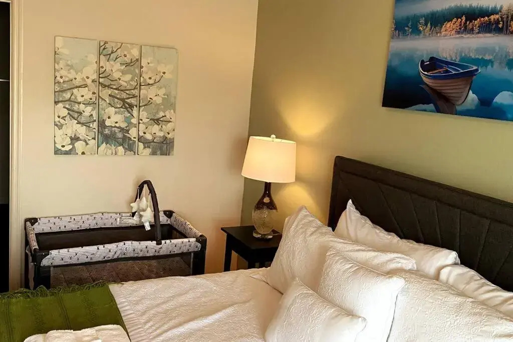 Super Comfy and Spacious 3 Bedroom 10 minutes from Disney, with major shopping 4 minutes away