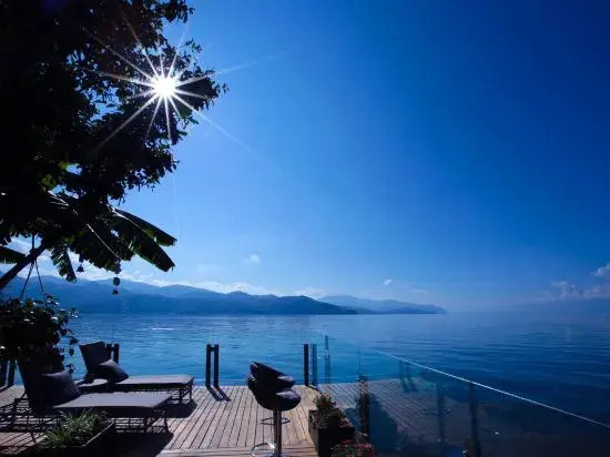 Dali Shuanglang Scenic Area Gongjiang Island Seaview Inn