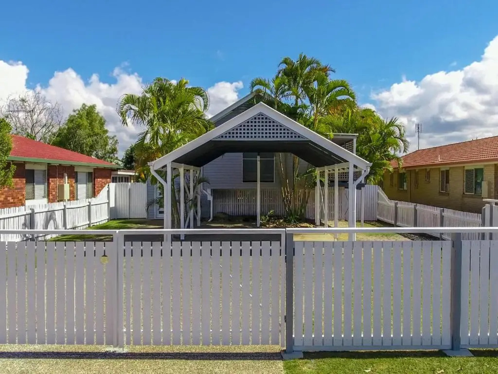 Hume Street 22, Golden Beach