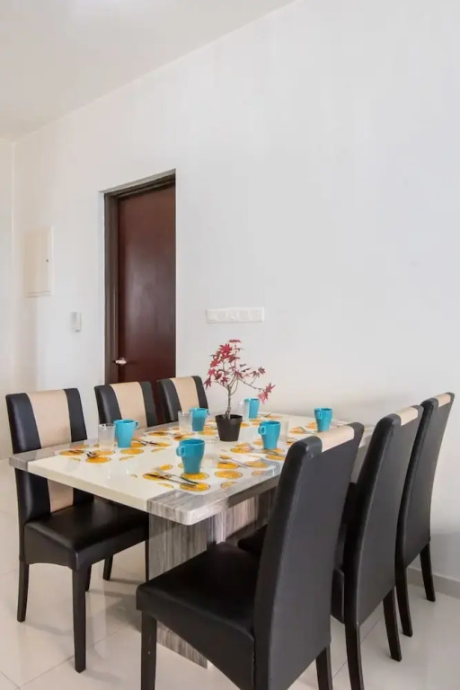 Chic 3BR in Danga Bay With Water Views & Parking