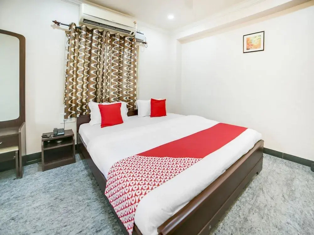 OYO 14178 Hotel Sea City