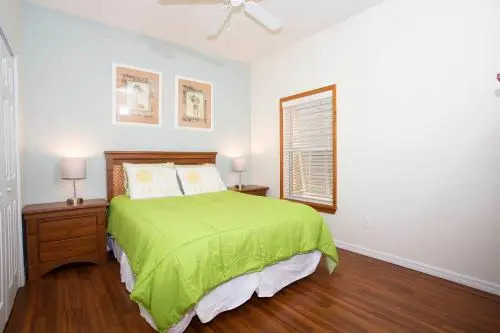 Four Bedroom w/ Pool Close to Disney 8570