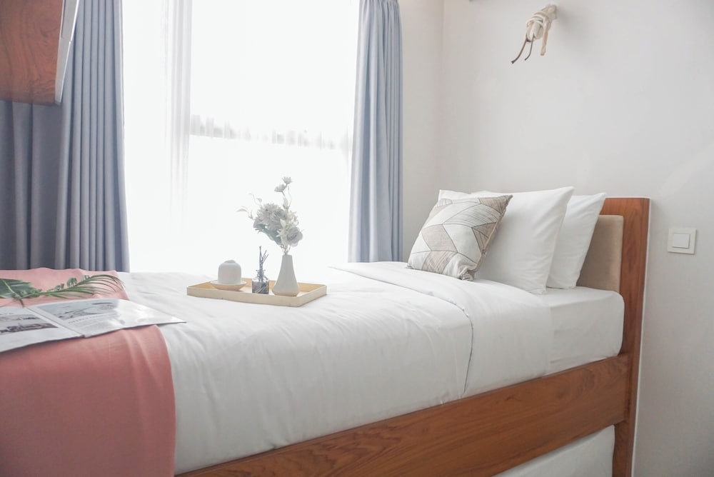 Comfy And Elegant 2Br At Tamansari Iswara Apartment