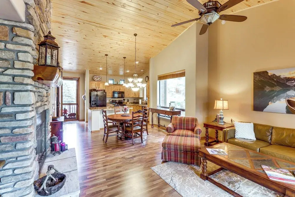 4 Miles to Lake: Retreat w/ 2 Decks!