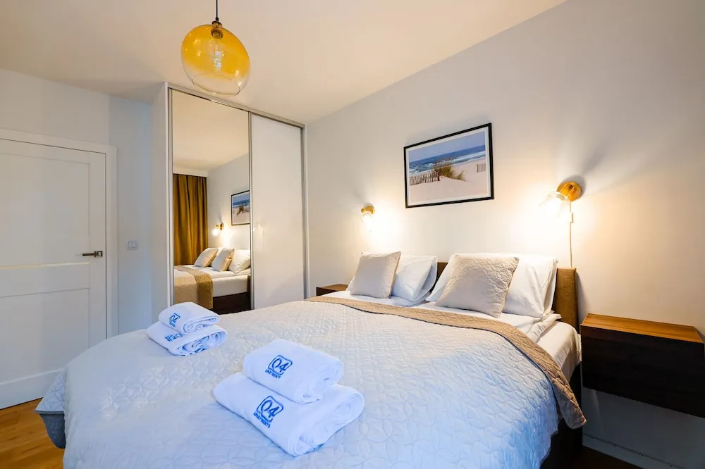 Aura 40 City Center & Free Parking by Downtown Apartments