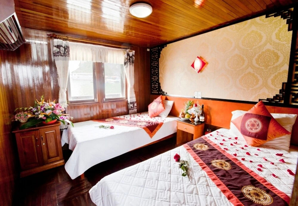 Amanda Cruise Ha Long Bay