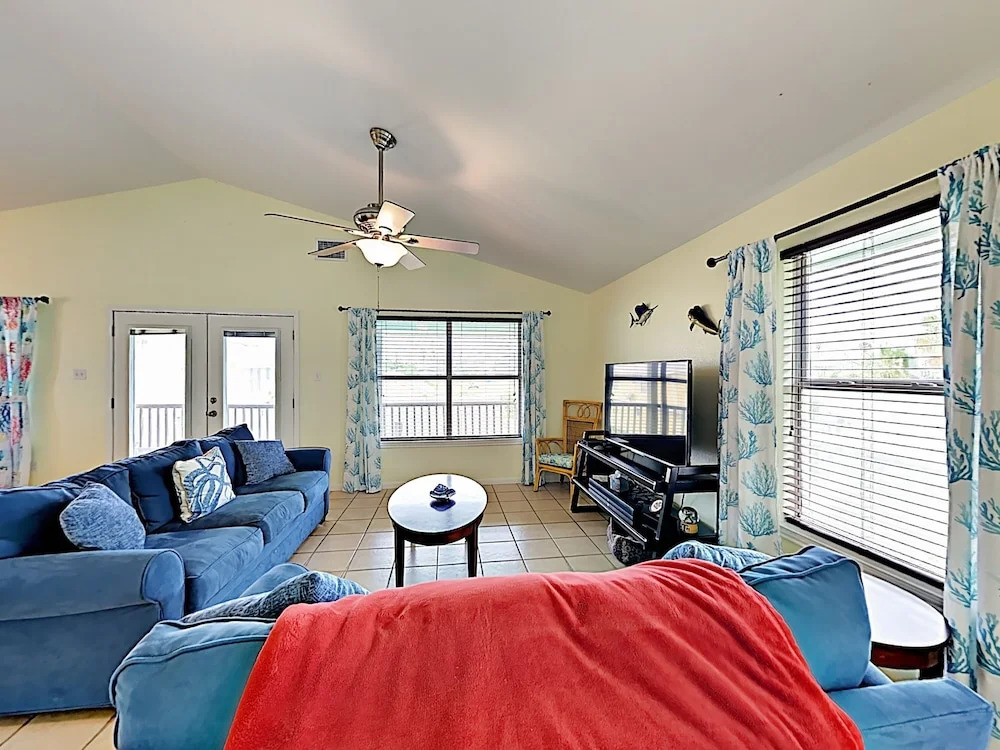 New Listing! Stilted : Bay Views, Fenced Yard 3 Bedroom Home