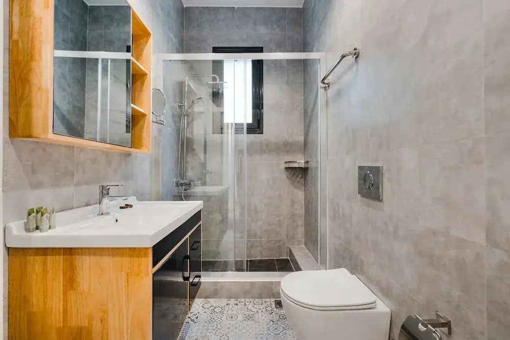 Sanders Home Suites - Bright Downtown 2-bdr. Apt