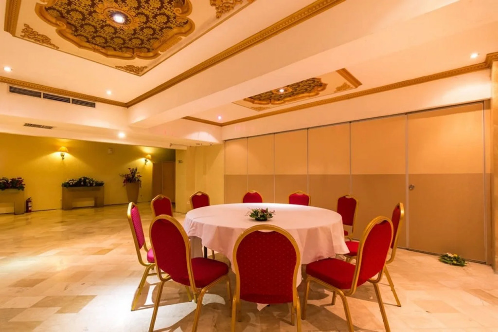 Twin Plaza Hotel