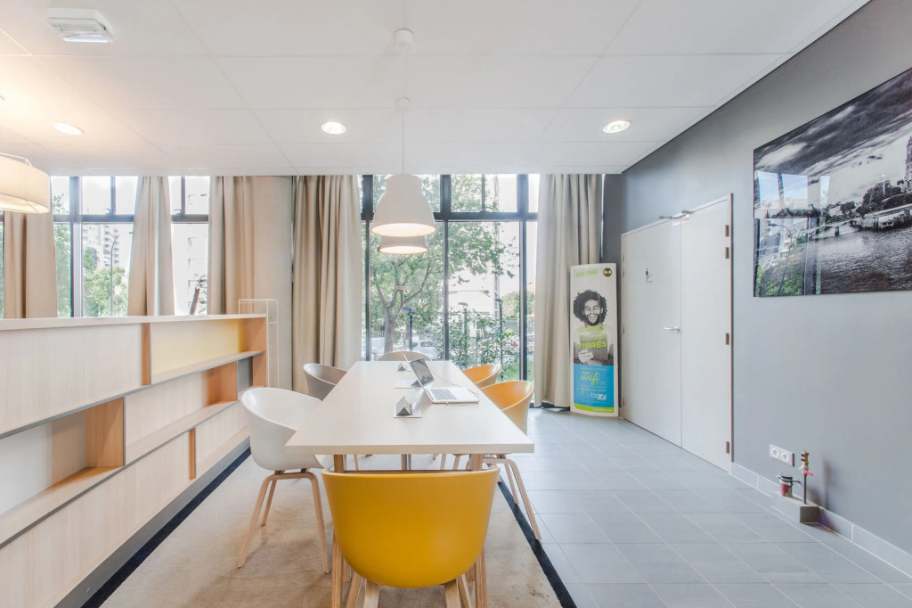 B&B HOTEL Paris Porte des Lilas