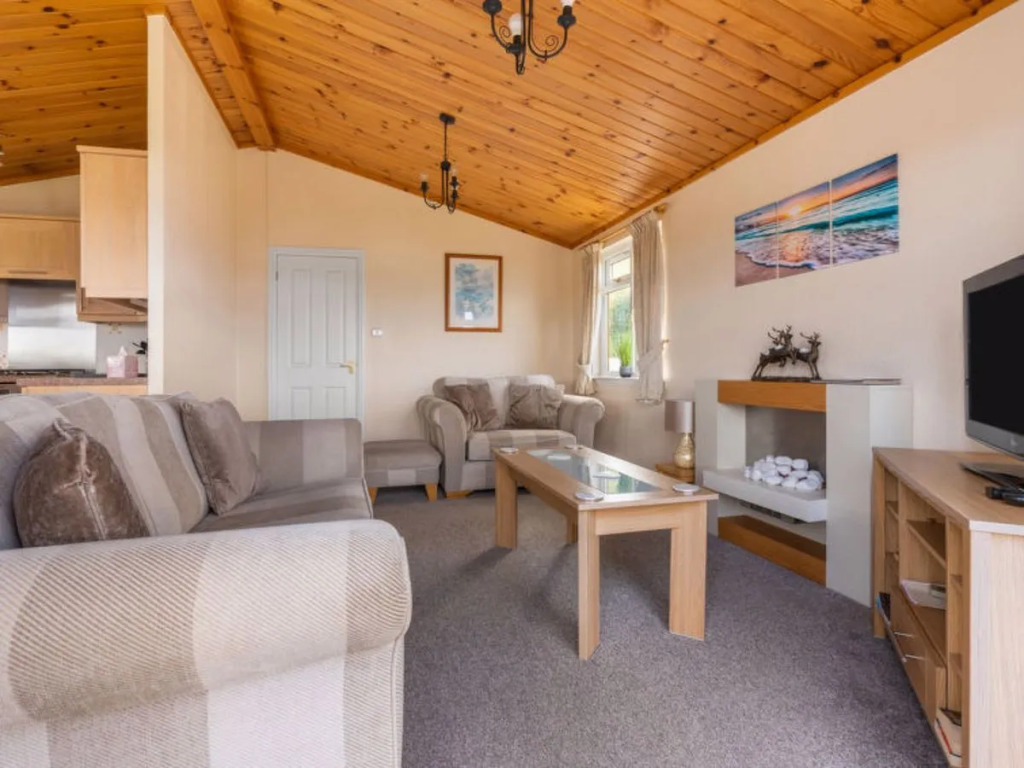 Loch Side Lodge 5