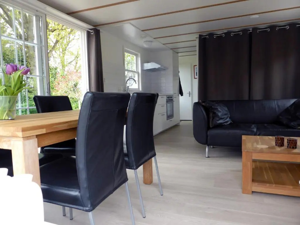 Tiny house Appelvinkje, huisje met bedstee in bosrijke omgeving