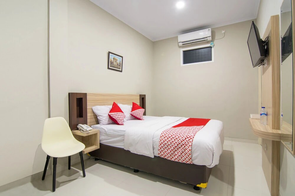 Stay At H by OYO Rooms