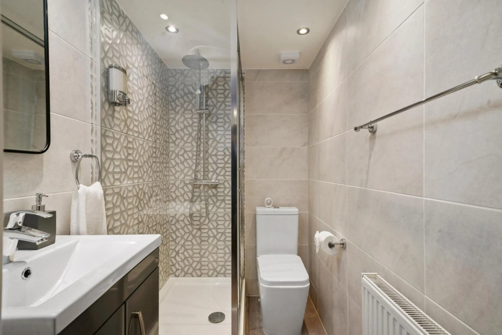 Stylish Boutique 1 Bed Apartment 4 Guests Wi-Fi Netflix Disney Plus Parking Close To Town & Gravesend Station