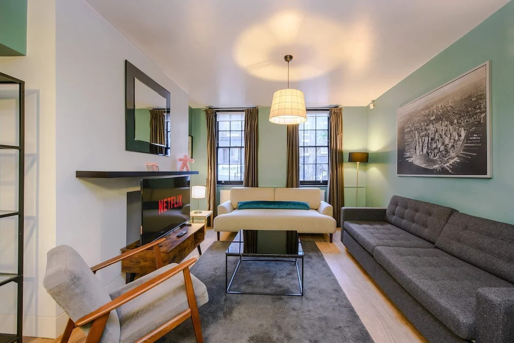 Central Cove - Fitzrovia - by Frankie Says