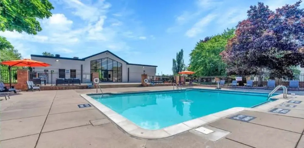 Inviting 2BR 2BA Unit in Rochester Hills