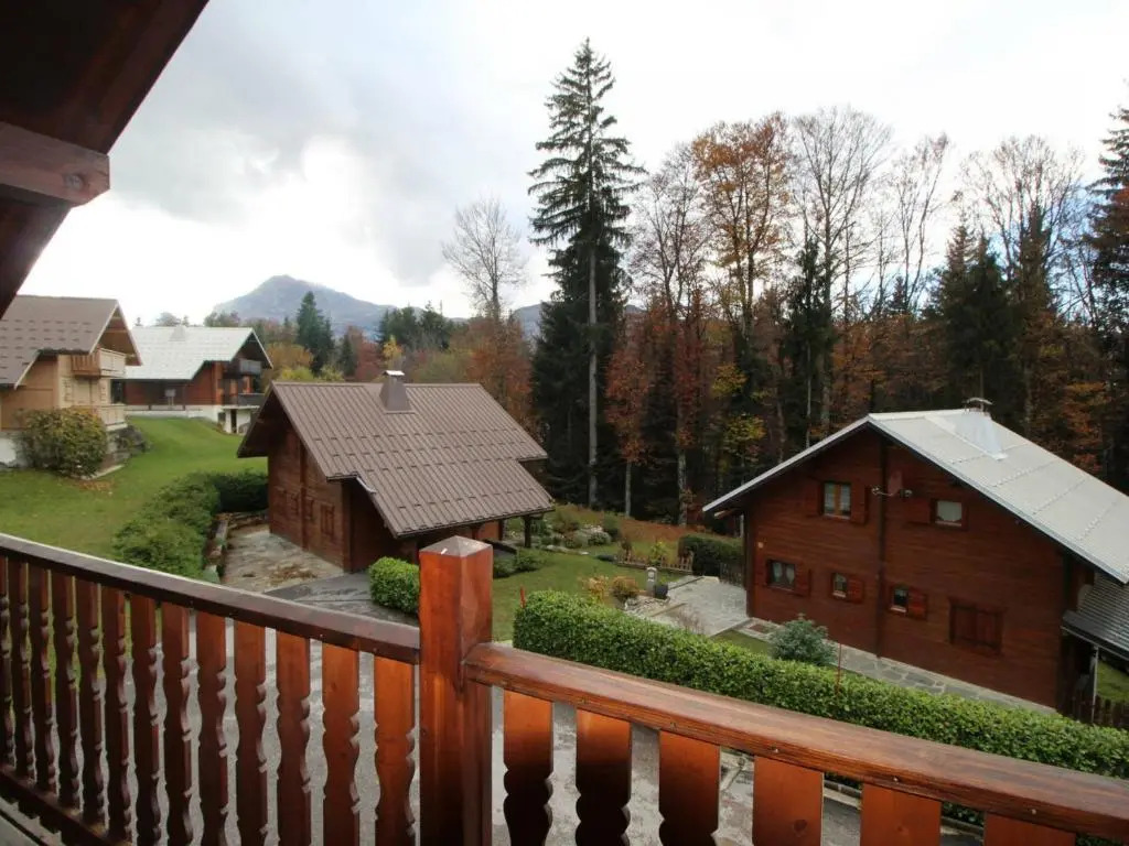Chalet équipé avec poêle et garage, proche centre et remontées mécaniques - FR-1-572-107