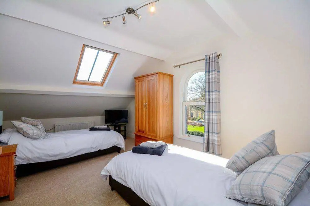 Flat 7 Bluebridge Court