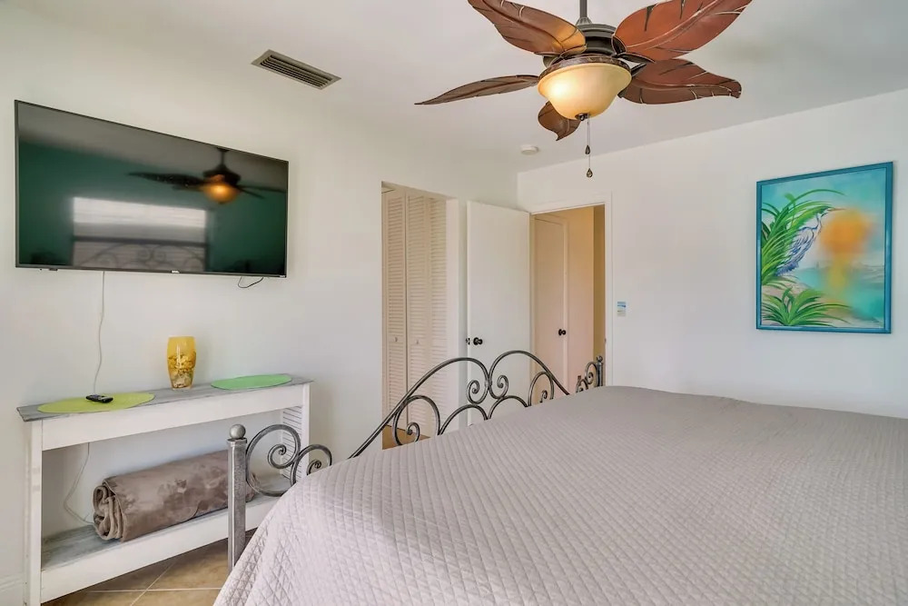 Dock, Grill & Pool: Waterfront Cape Coral Home!