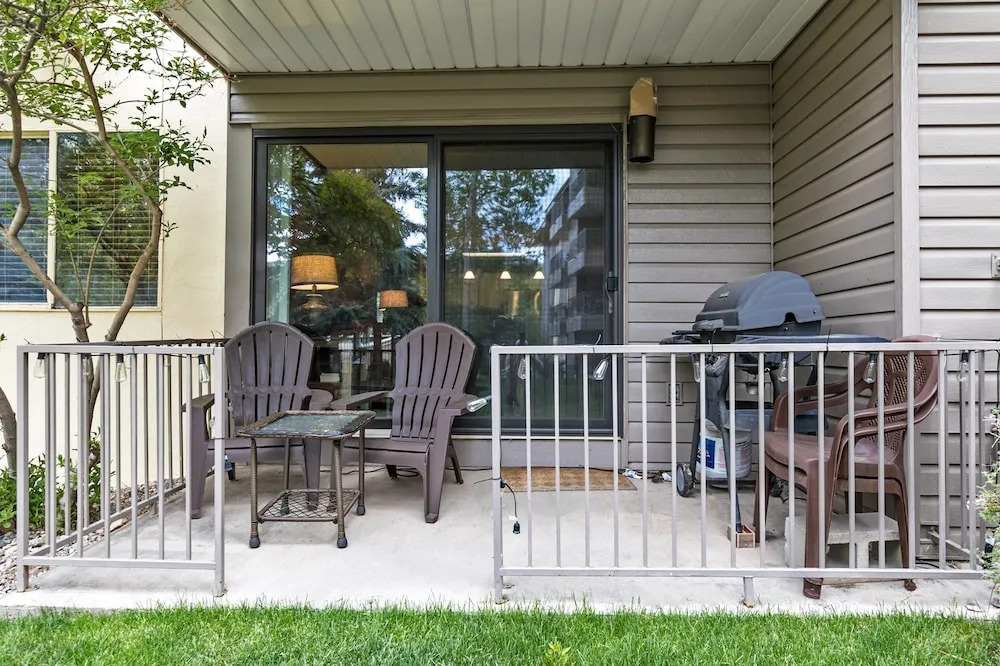 288 W Beaver Creek Blvd Condo Unit H1 - 2 Br condo by RedAwning