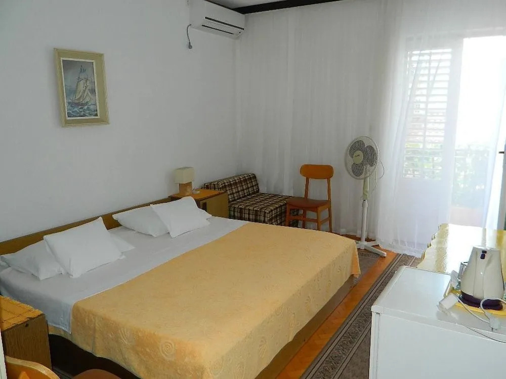 Apartments and Rooms Darinka