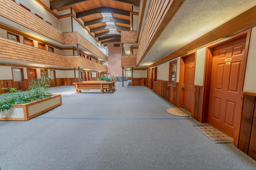 The Yak Shack: Incredible Mountain View Condo