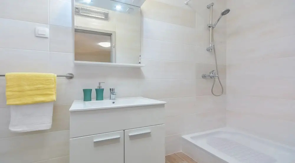 Villa Martin - Fast WiFi, Near restaurant, Fenced Yard, Pavilion, Center of Village