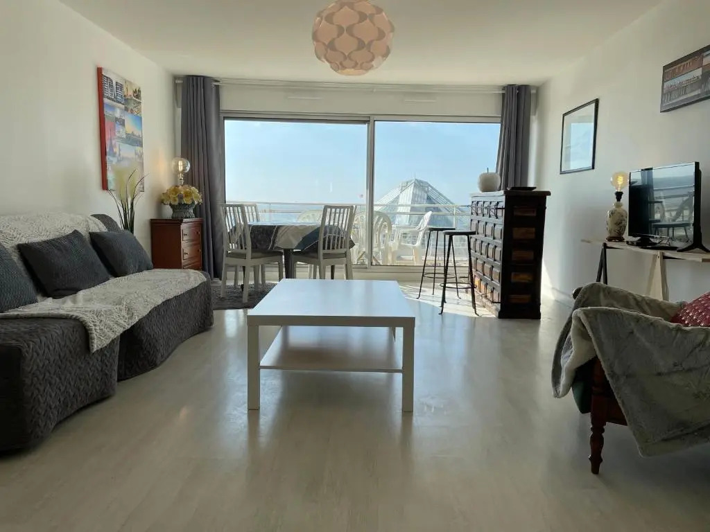 T2 traversant vue front de mer Le Touquet Paris-Plage