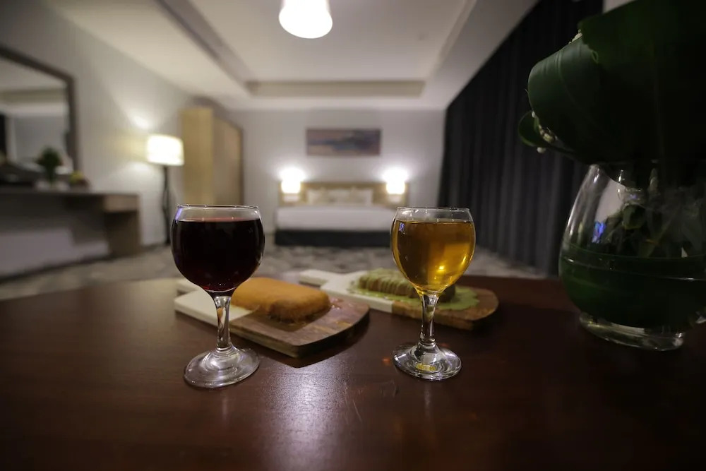 Laten Suites Al Salim Plaza Serviced Apartment