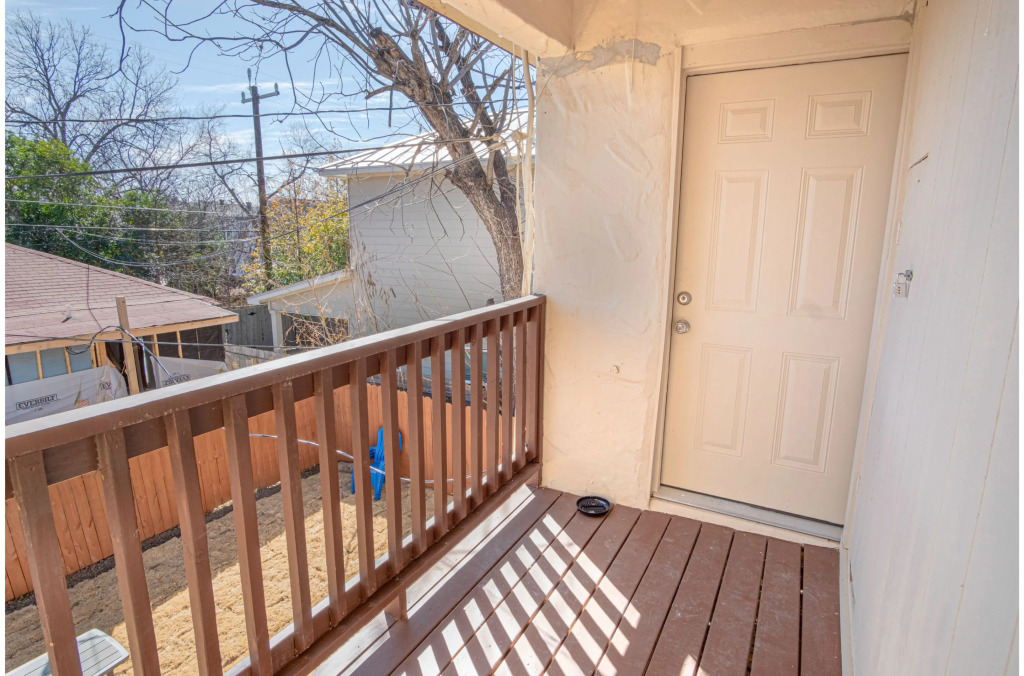 Trendy 3 BR Prime Apt Near Downtown